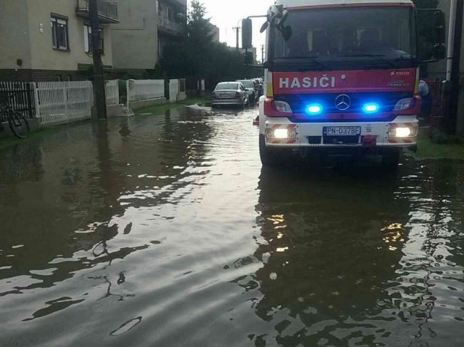 SHMÚ zvýšil výstrahu pred búrkami, potrápia najmä východ
