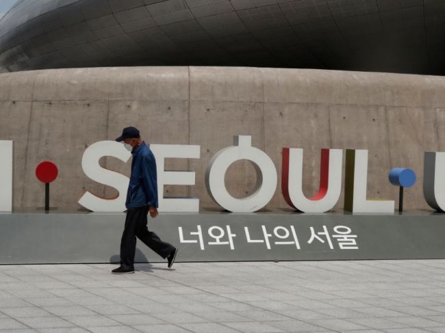 Nákaza stále silnie v oblasti Soulu, juhokórejská vláda uvažuje o obmedzeniach