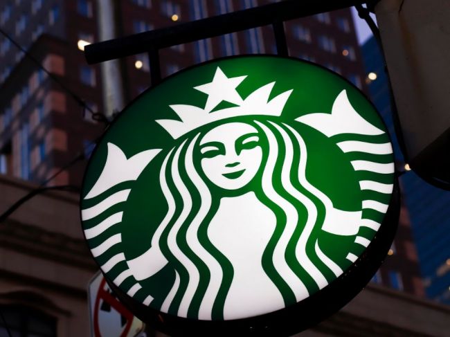 Facebook čelí bojkotu reklamy; najnovšie sa k nemu pridal Starbucks