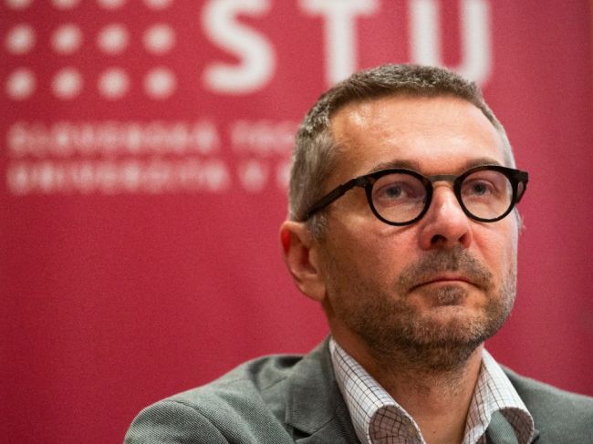Akademický senát STU nevyslovil nedôveru dekanovi FIIT STU Ivanovi Kotuliakovi