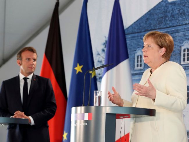 Merkelová a Macron žiadajú "silný a efektívny" plán obnovy po koronakríze