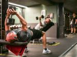 Zamestnanci vo wellness či fitnes zariadeniach musia naďalej nosiť rúško