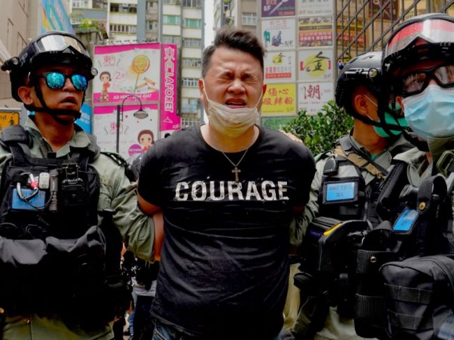 Hongkonská polícia zatkla prvú osobu na základe nového zákona o bezpečnosti