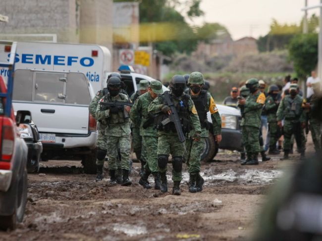 Útok ozbrojencov v Mexiku si vyžiadal najmenej 24 obetí a sedem zranených