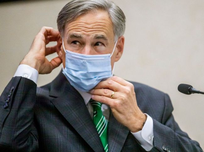 Guvernér Texasu nariadil zakrývanie nosa a úst na verejnosti