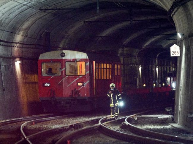 Pri zrážke vlakov v horskom tuneli sa zranilo niekoľko ľudí