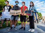 Odchod Borisa Kollára z postu predsedu parlamentu žiadalo približne 200 ľudí