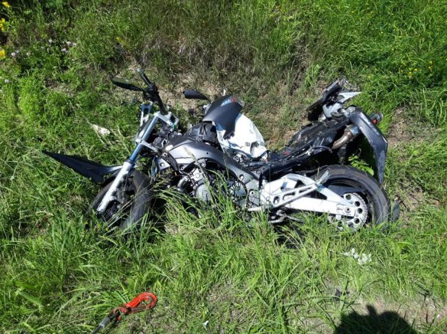 Zrážku s osobným autom pri obci Visolaje neprežil motocyklista