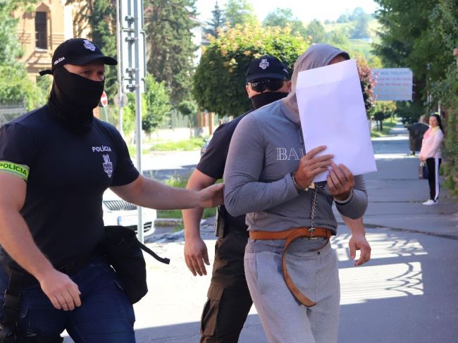 Sudca začal rozhodovať o tom, či zoberie Norberta Bödöra a Petra Kubu do väzby