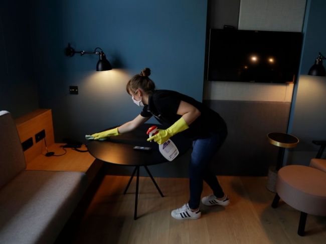 V nedeľu v Česku pribudlo najmenej nakazených za dva týždne