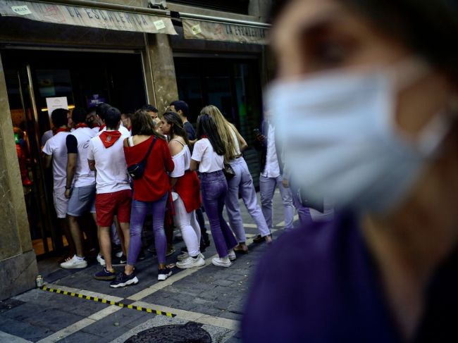 Španieli zatiaľ nemajú kolektívnu imunitu voči koronavírusu