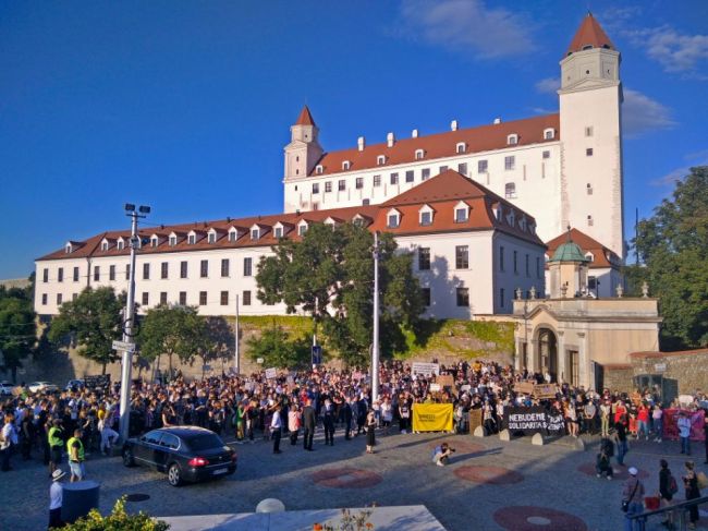 V Bratislave pochodovali za rešpektovanie reprodukčných práv stovky ľudí