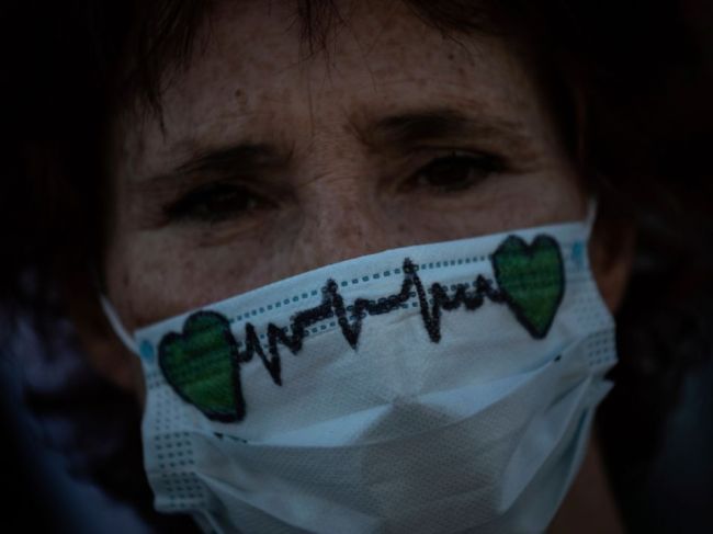 Katalánsko od štvrtka sprísňuje pravidlá nosenia rúšok