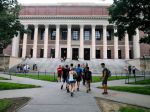 Harvard a MIT podali žalobu v súvislosti s vízami zahraničných študentov