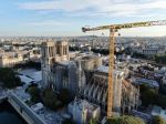 Macron podporuje rekonštrukciu veže na Notre-Dame v pôvodnej podobe