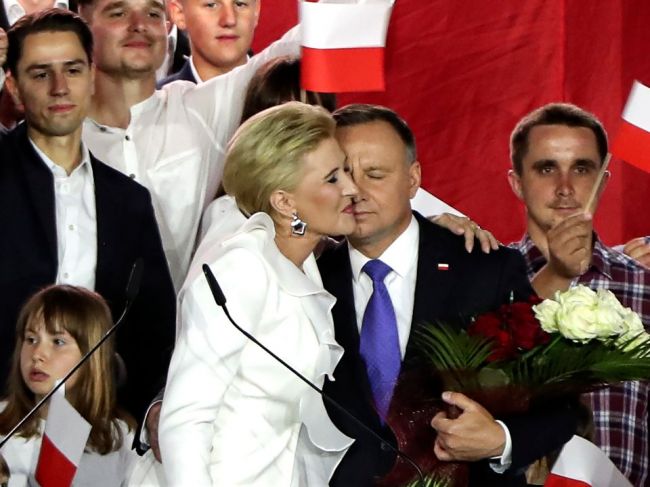 Poľské voľby vyhral úradujúci prezident Andrzej Duda