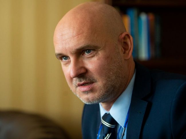 Vysoká škola bráni Gröhlinga, podľa nej nedošlo k pochybeniu