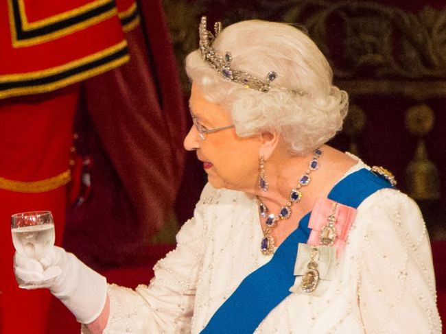 Kráľovná Alžbeta II. predstavila svoju vlastnú značku ginu