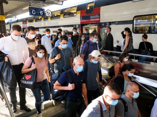 EÚ predstavila opatrenia na posilneie pripravenosti pred ďalším šírením pandémie