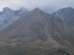 Vo francúzskych Alpách zomreli dvaja horolezci po páde zo skaly
