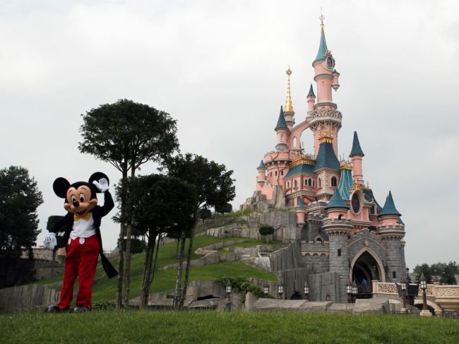 Disneyland v Paríži otvoril svoje brány po štvormesačnej prestávke