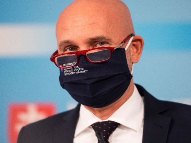 Za ľudí nebude vyzývať Gröhlinga na odstúpenie z funkcie pre jeho diplomovku