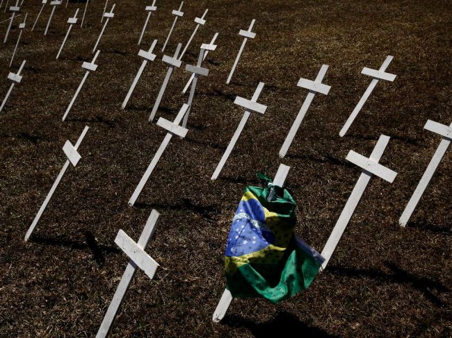 Počet prípadov nákazy novým koronavírusom v Brazílii presiahol dva milióny