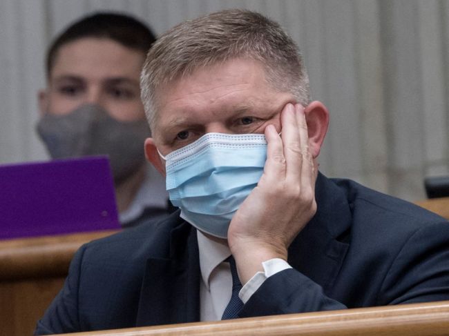 Smer-SD si na sneme zvolí nové vedenie, na predsedu kandiduje Robert Fico