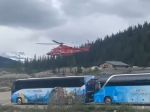 VIDEO: Autobus na prehliadke ľadovca sa zrútil dolu svahom, traja mŕvi turisti