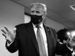 Trump označil v tweete nosenie rúška za "vlastenecké" a na snímke mal masku
