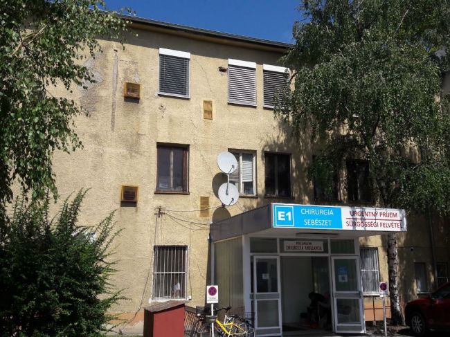 Nemocnice v niektorých mestách zakázali návštevy pacientov