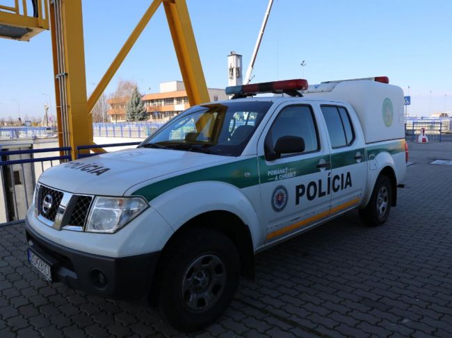 Vodná nádrž vyplavila telo, policajti preverujú totožnosť