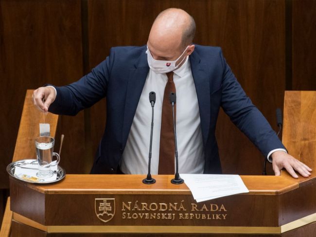 Grendel prirovnal návrh na odvolanie premiéra k čaju