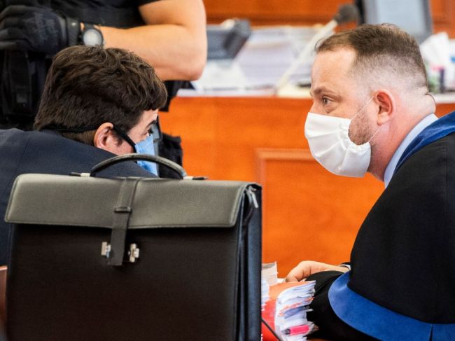 Para bude v záverečnej reči trvať na nevine, kritizuje splnomocnencov