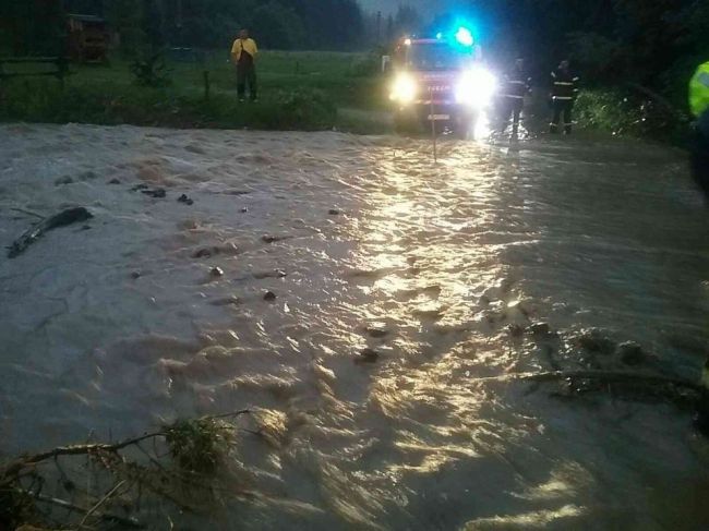 Pre nepriaznivé počasie a prívalové dažde zasahovali hasiči 50-krát