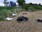 Pri Sečovciach po zrážke s traktorom s návesom zahynul motorkár