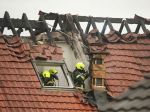 V Nemecku zomreli pri náraze malého lietadla do obytného domu 3 osoby