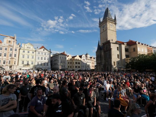 Hudobníci demonštrovali v Prahe za povolenie hromadných akcií