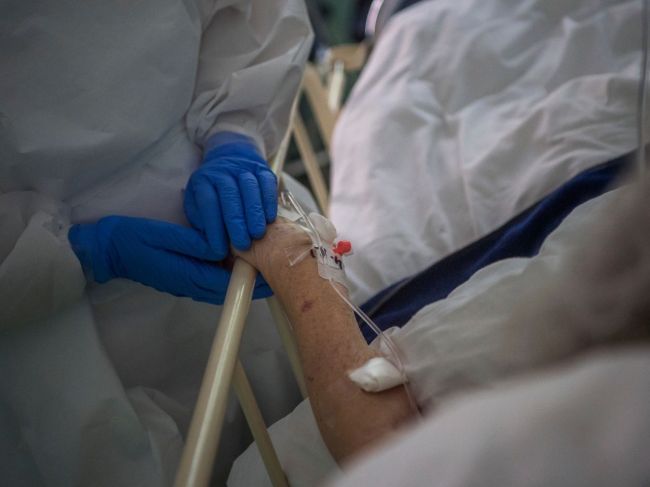 Príčina úmrtia pacienta s COVID-19 v Trenčíne má byť známa do konca týždňa