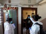 Polovica obyvateľov slumov v Bombaji sa infikovala koronavírusom