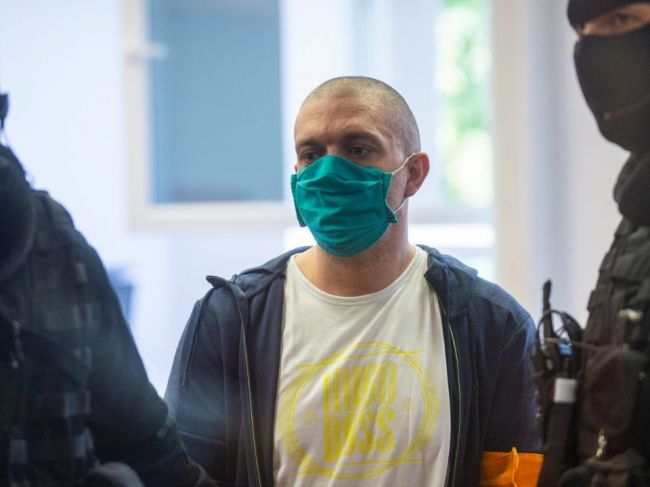 V kauze starostu Dolného Chotára vypovedá jeho syn obžalovaný z troch vrážd