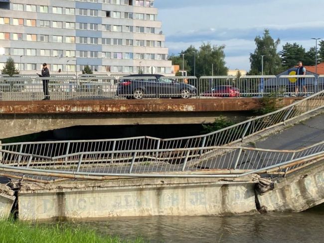V Spišskej Novej Vsi sa prepadol most, nachádzala sa na ňom jedna osoba