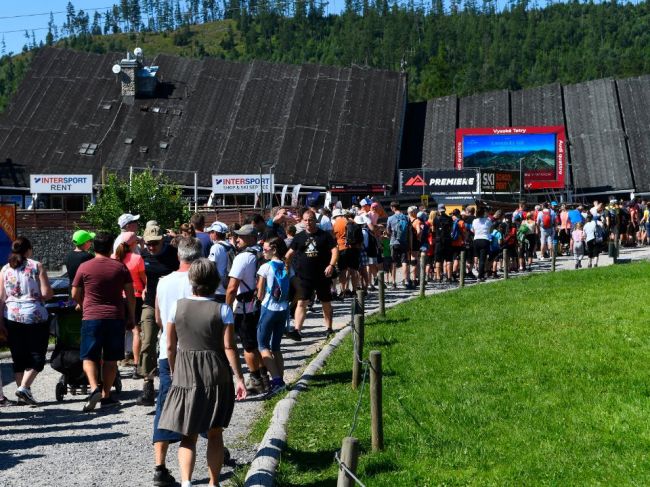 Vysoké Tatry zaplavili predovšetkým jednodňoví turisti