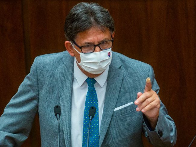 Budaj podáva trestné oznámenie pre zistenia o činnosti envirofondu