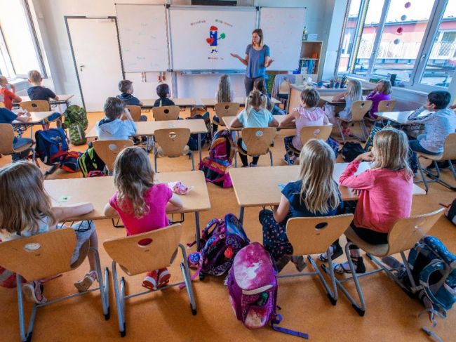 Na severe Nemecka otvorili školy, niektoré koronavírusové opatrenia sú povinné