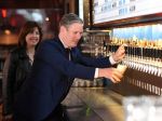 Írsko odložilo otvorenie barov, klubov a kasín pre rastúci počet prípadov nákazy