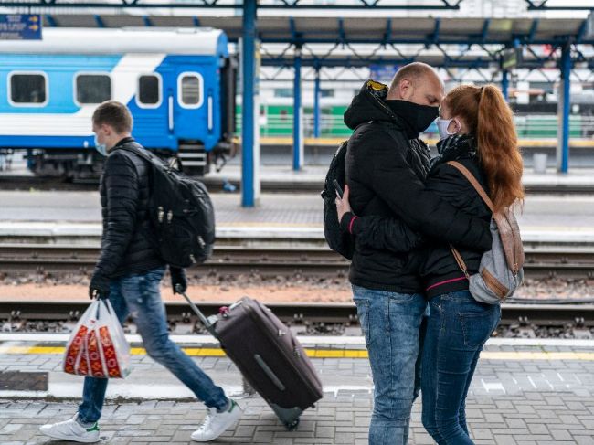 Slováci, ktorí cestujú na Ukrajinu, potrebujú mať so sebou test na COVID-19