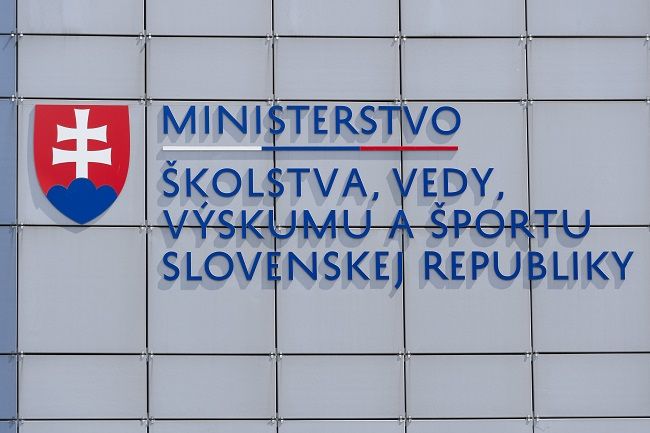 Ministerstvo školstva vyhlásilo dve výzvy zamerané na pomoc v boji proti COVID-19