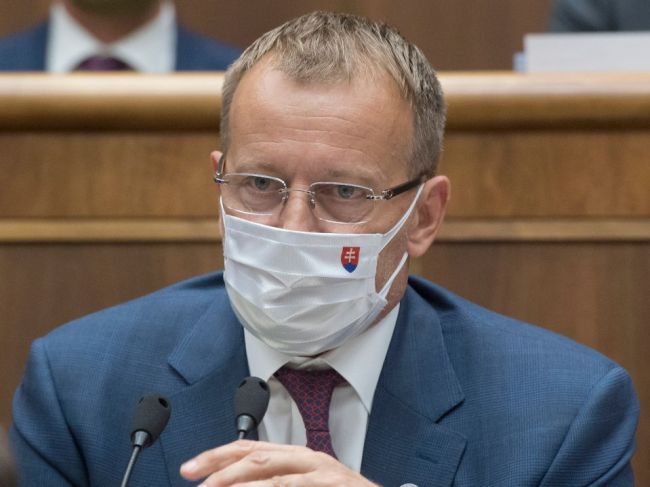 Smer-SD a Dobrá voľba poukázali na zmluvu medzi štátom a firmou predsedu NR SR