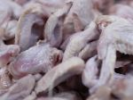 Čínske mesto varuje verejnosť, na brazílskych kuracích krídelkách sa našiel vírus